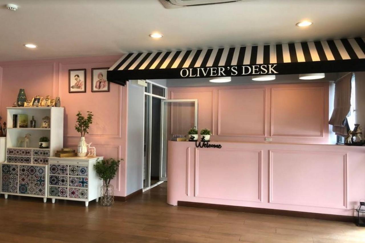 Baan Oliver Srinakarin Bangkok Exterior foto